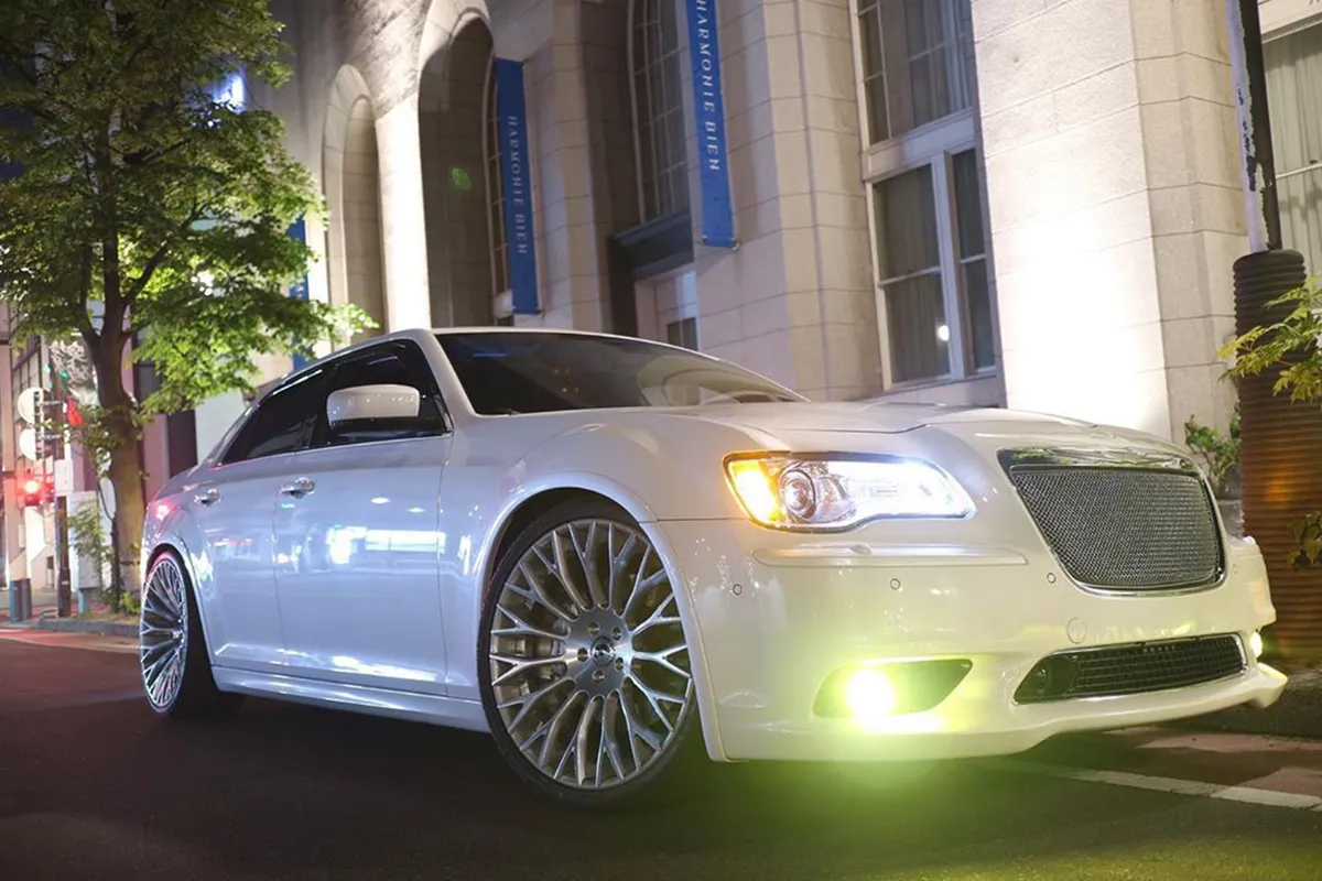 Chrysler 300 on Forgiato NB6-ECL wheels