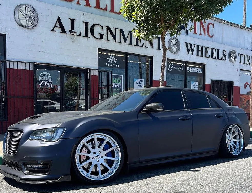 Chrysler 300C on Forgiato S206 wheels
