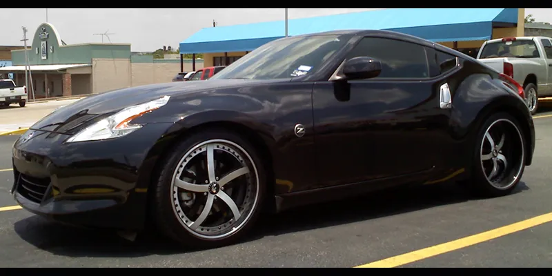 Nissan 370Z on Forgiato Rasoio wheels