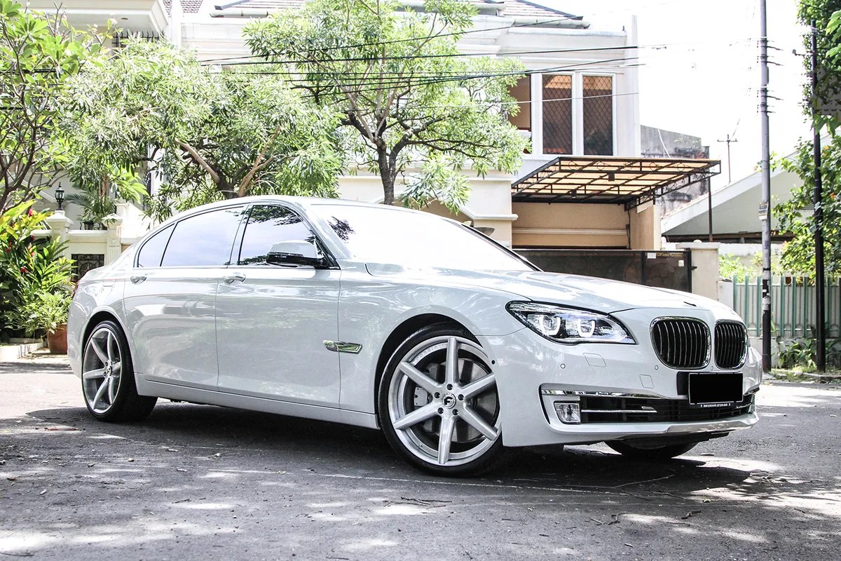 BMW 7 Series on Forgiato F2.20 wheels