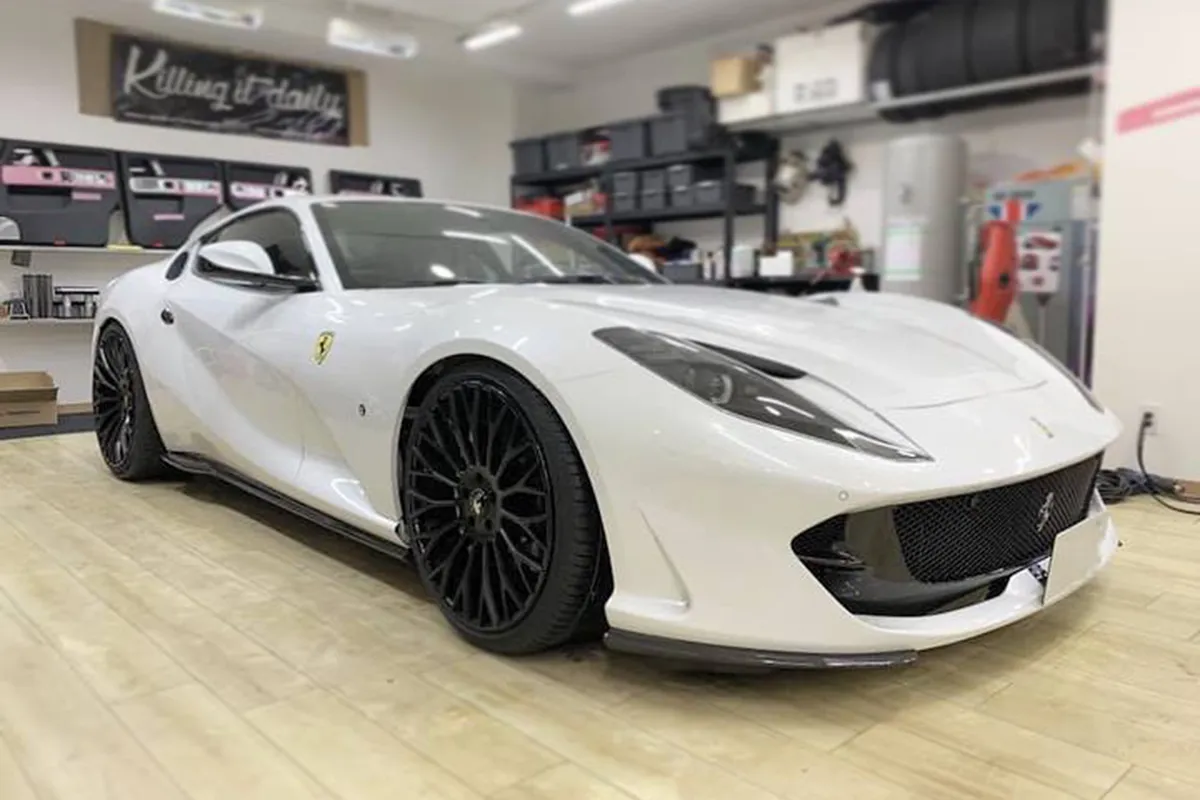 Ferrari 812 on Forgiato NB6-ECL wheels