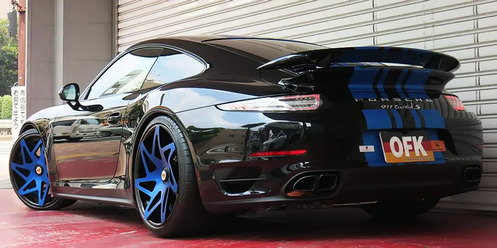 Porsche 911 on Forgiato Finestro-ECL wheels