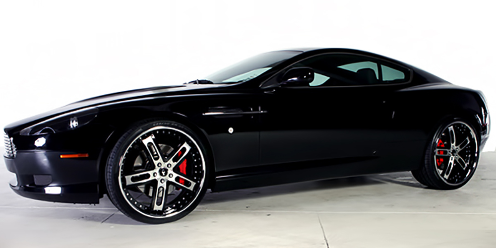 Aston Martin DB9 on Estremo
