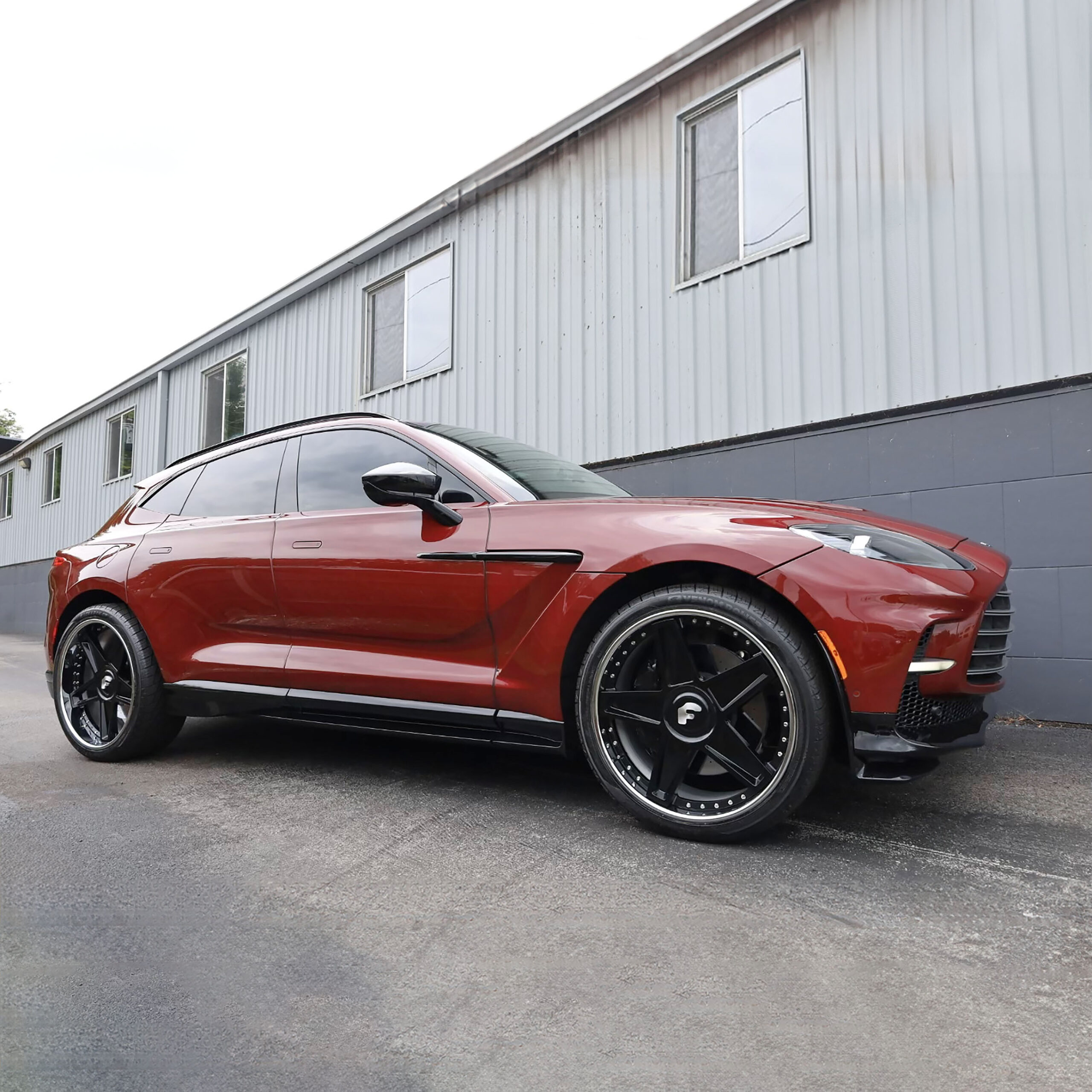 Aston Martin DBX on G