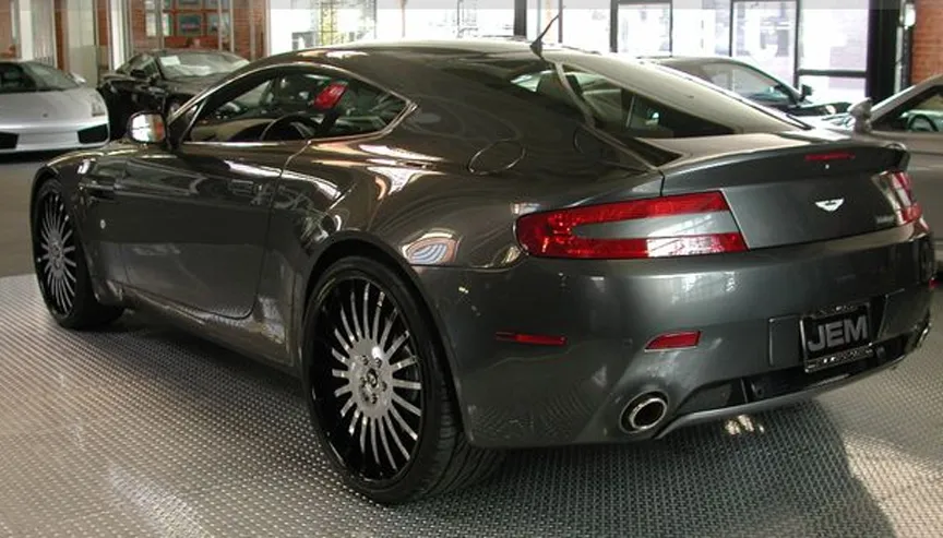 Aston Martin Aston Martin Vantage on Forgiato Andata wheels