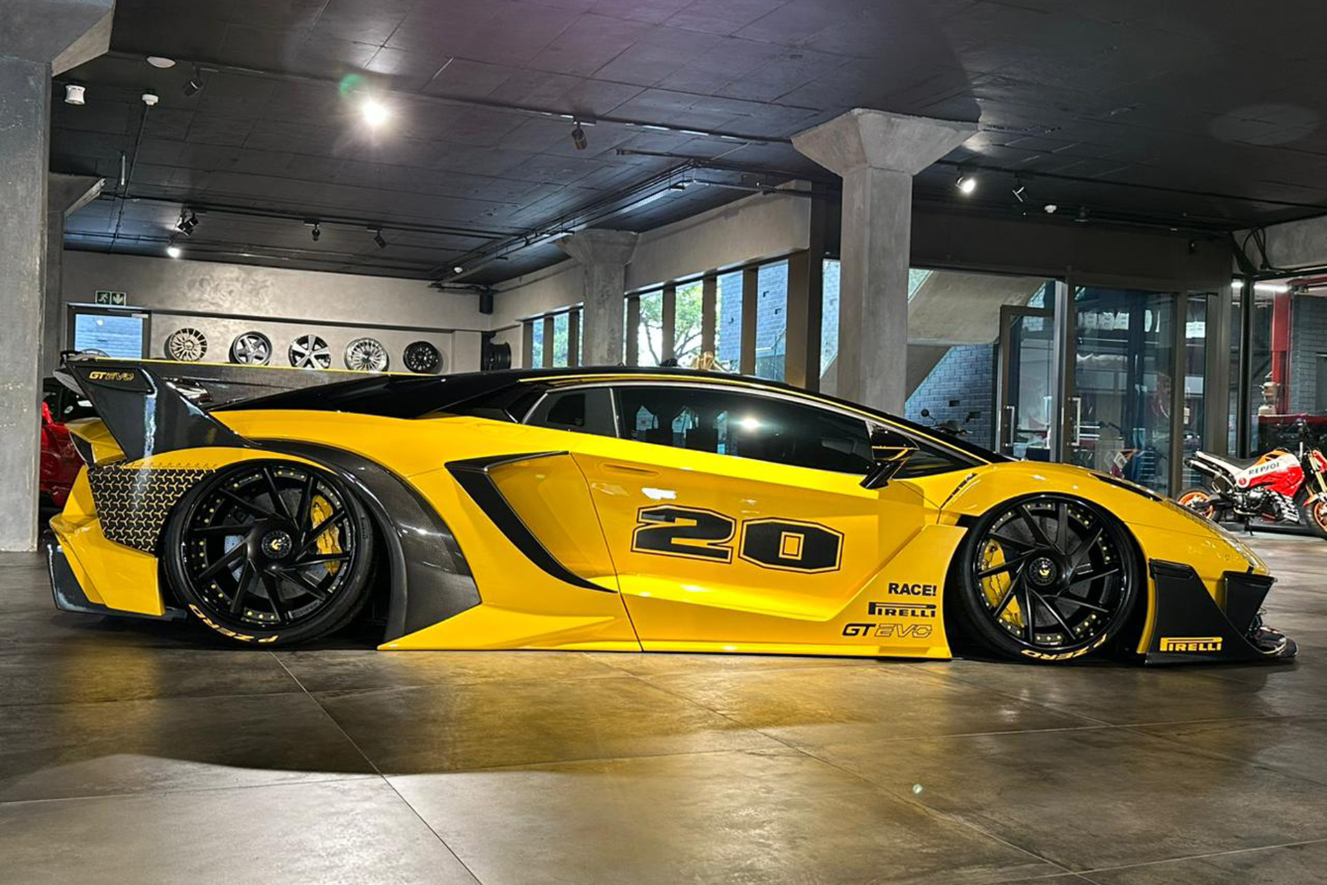 Aventador on Troppo B