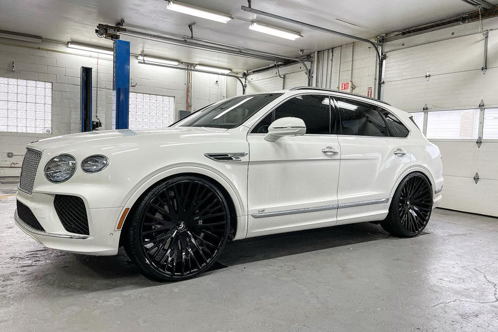 Bentayga on Cravatta-ECL