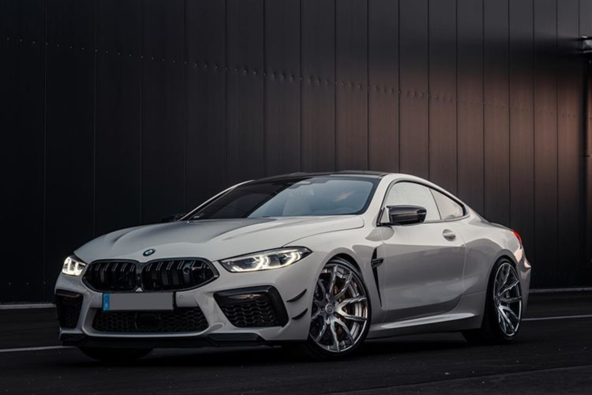 BMW 8 Series on Formato-B