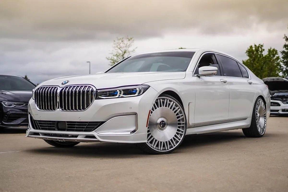 BMW BMW 8 Series on Forgiato Luce-ECL wheels
