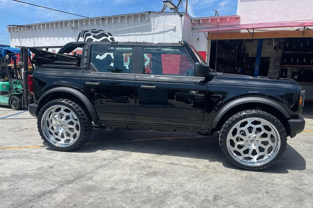 Ford Bronco on Forgiato Teos Ff wheels