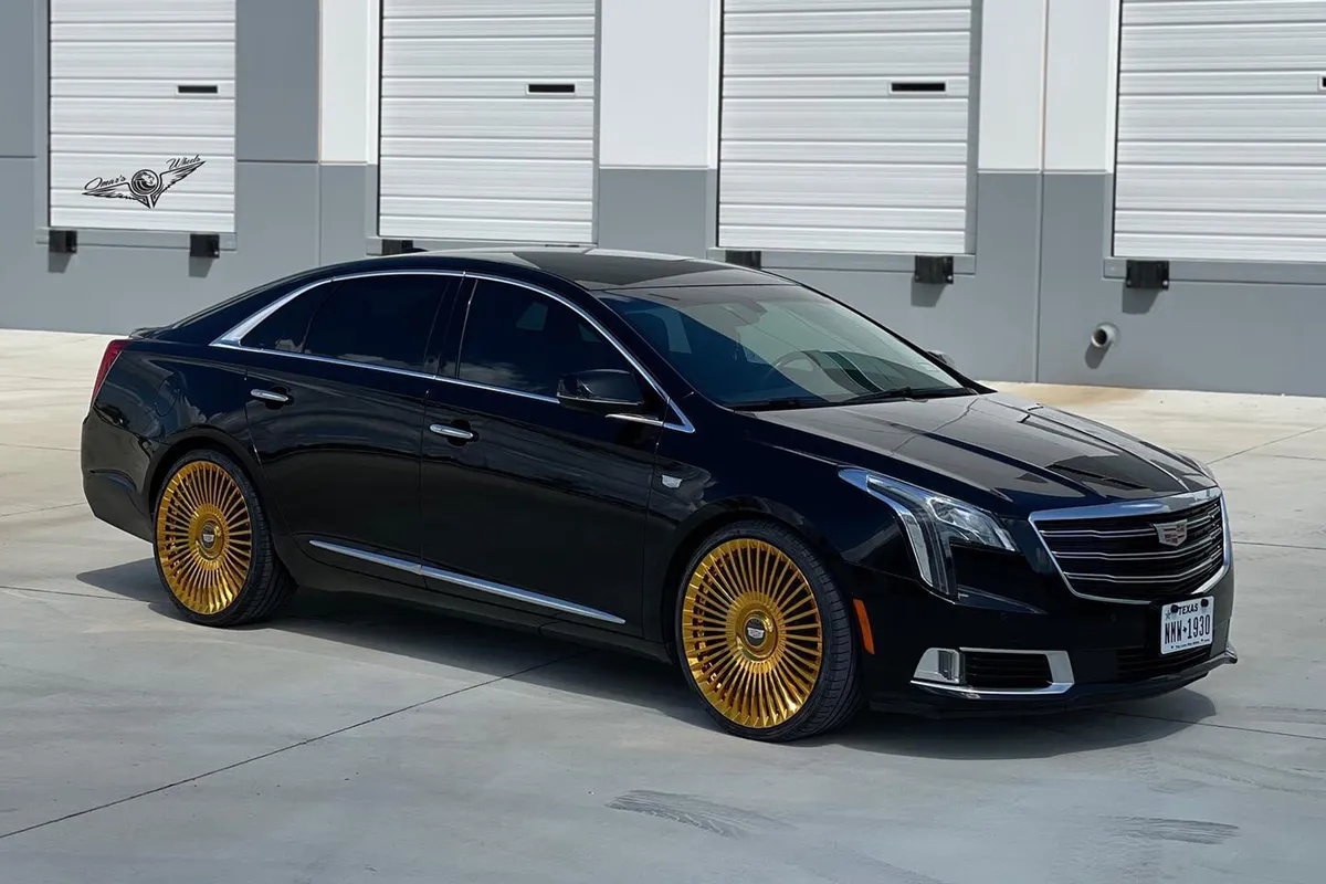 Cadillac Cadillac DTS on Forgiato Trimestre-M wheels