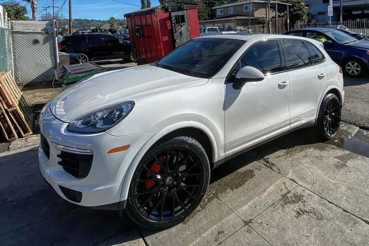 Cayenne on Forgiato Flow wheels