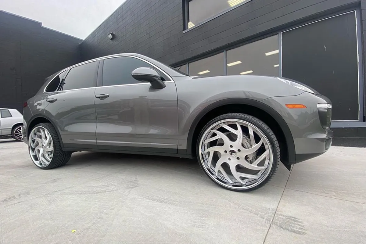 Porsche Cayenne on Forgiato Girare wheels
