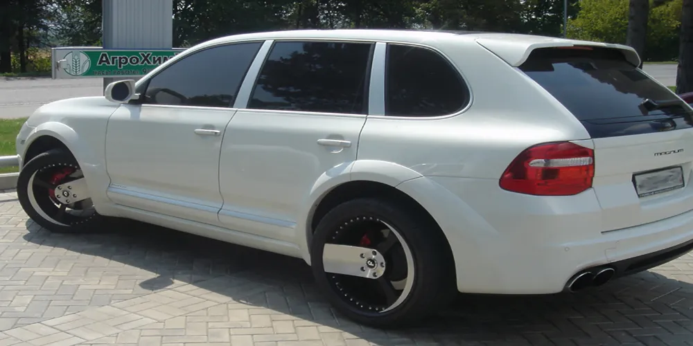 Porsche Cayenne on Forgiato Parlaro wheels