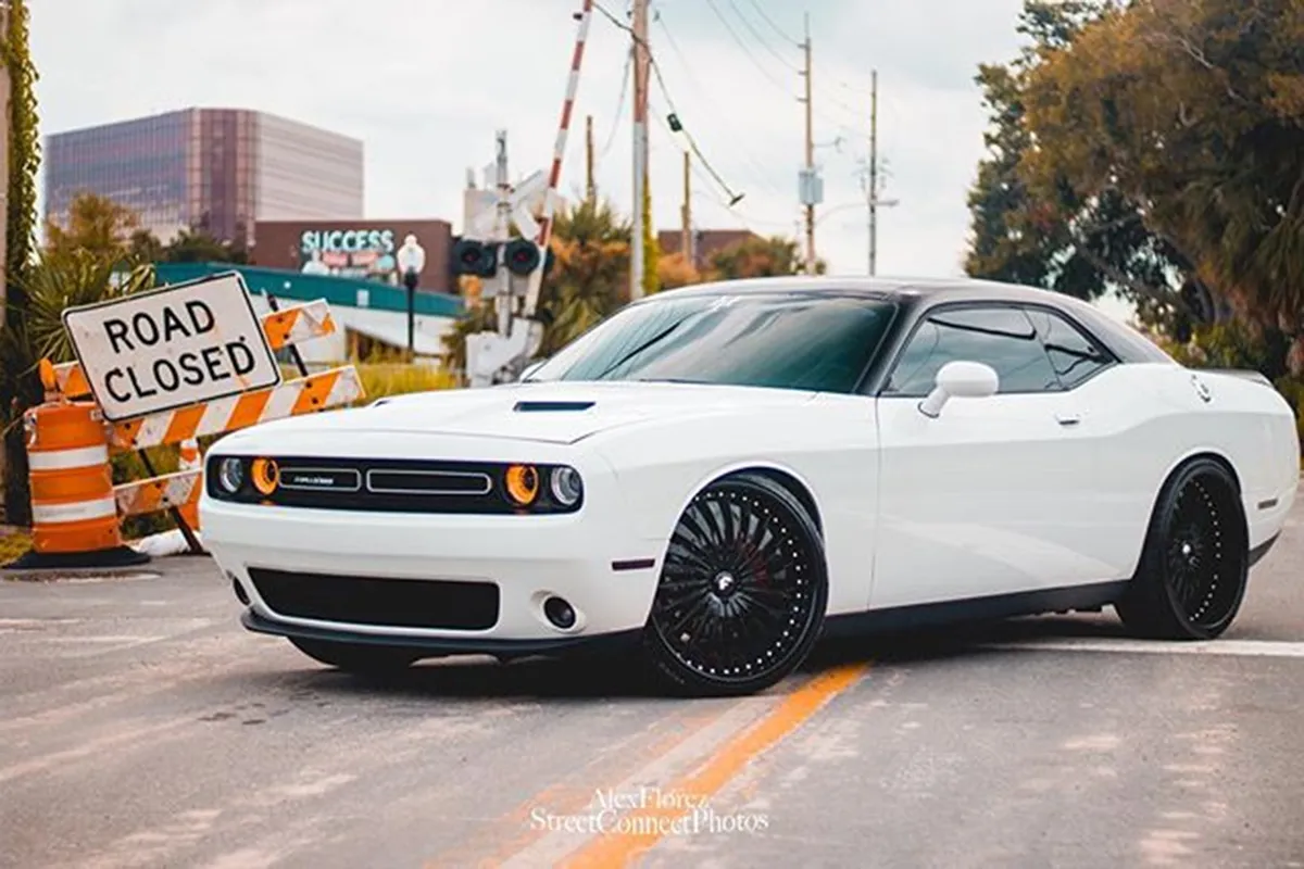 Dodge Challenger on Forgiato Autonomo-L wheels