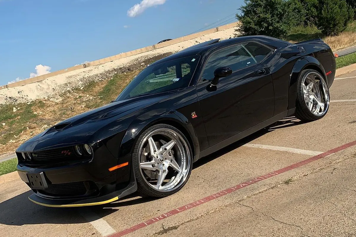 Dodge Challenger on Forgiato Fessuri wheels