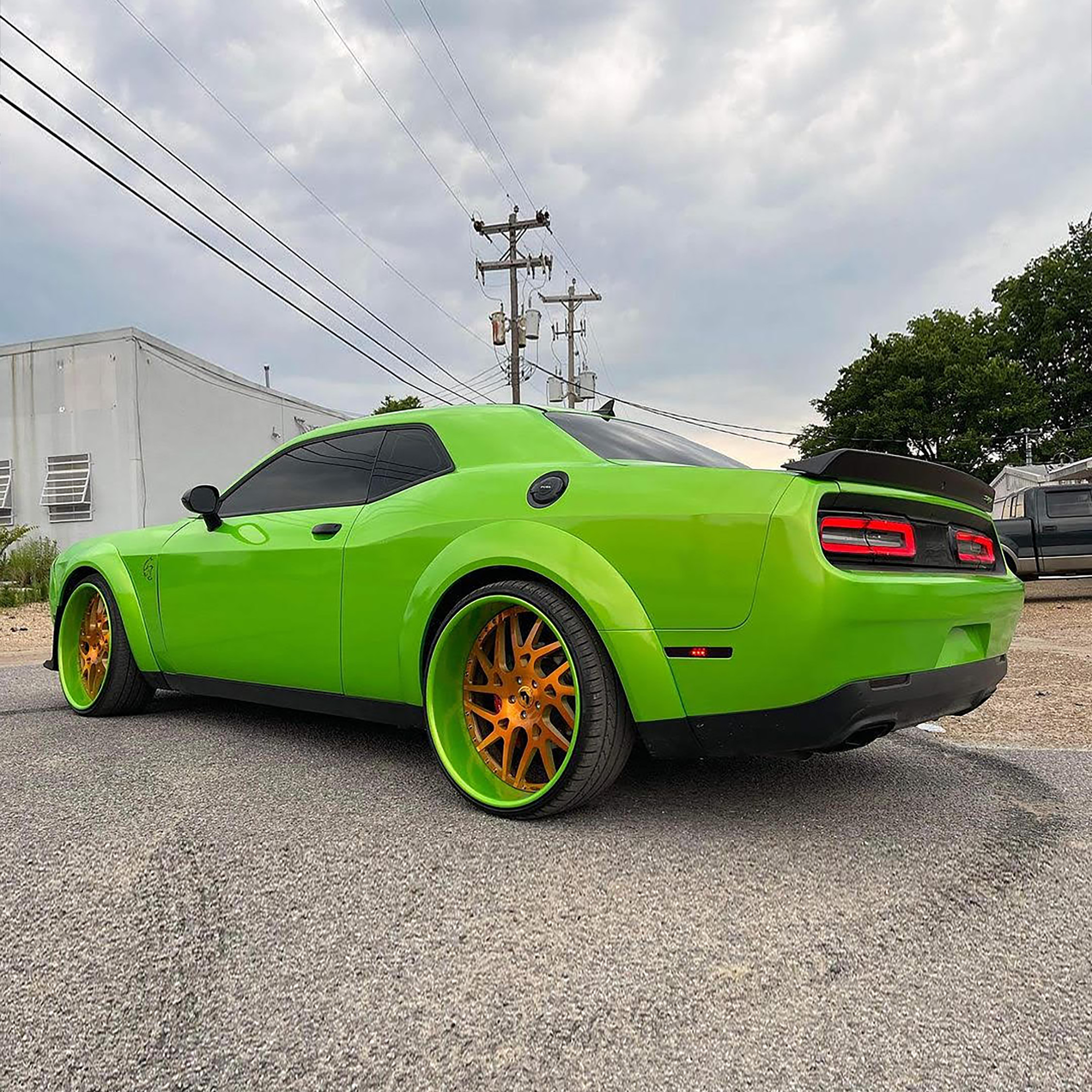 Challenger on Twisted Maglia