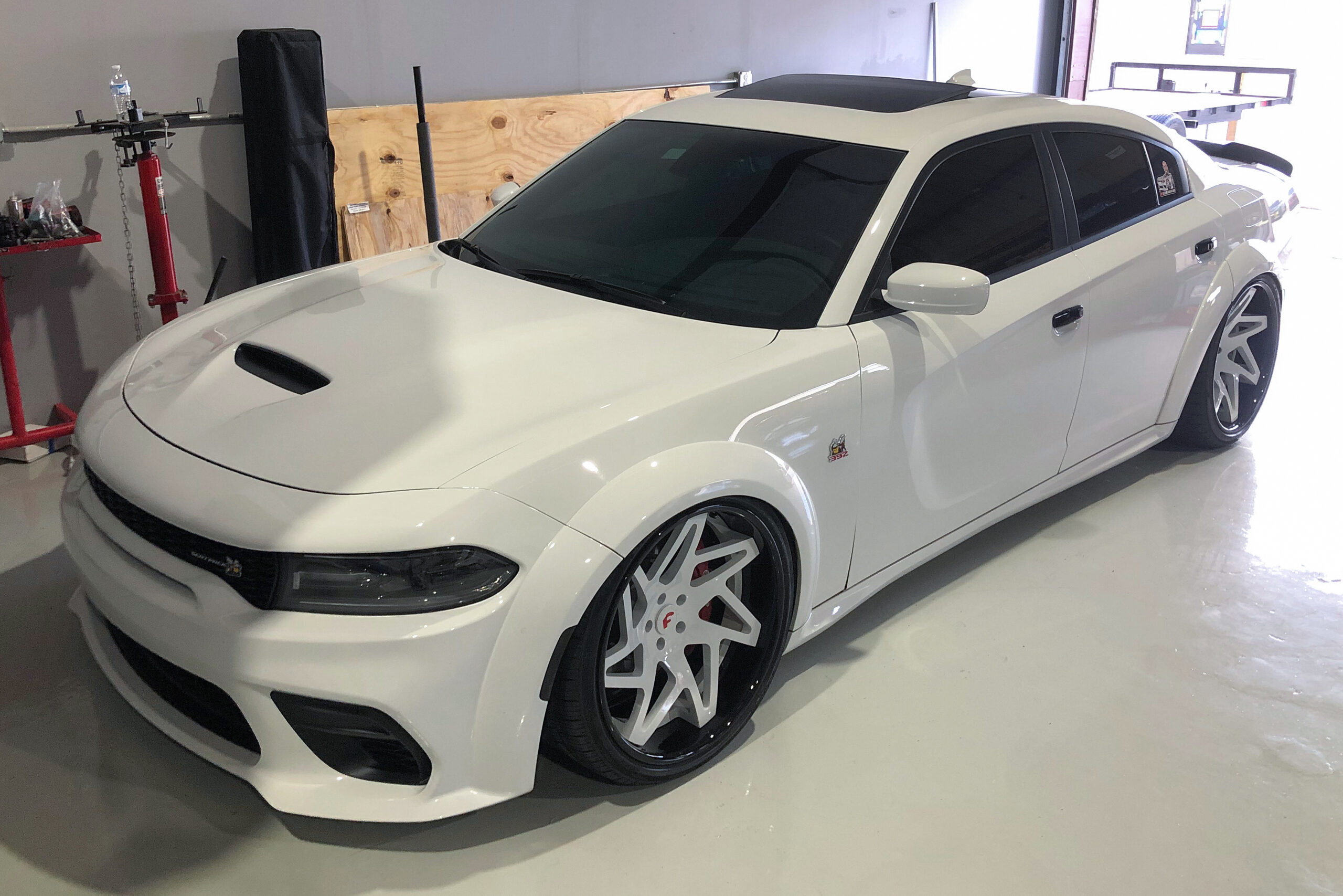 Charger on Finestro-ECL