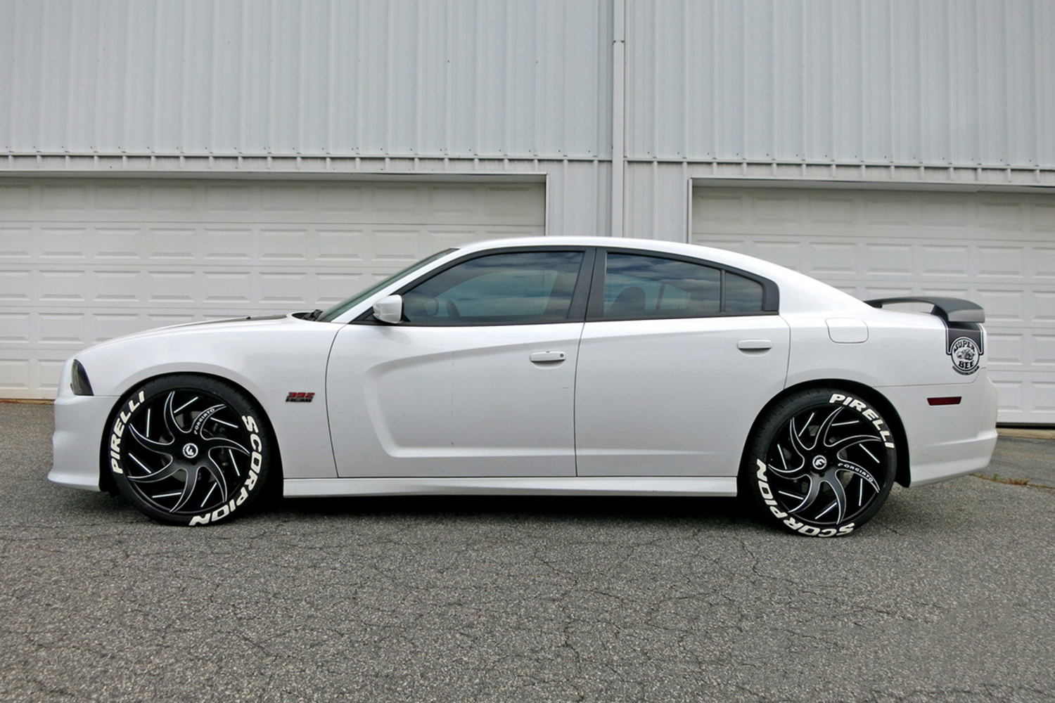 Charger on Girare-ECL