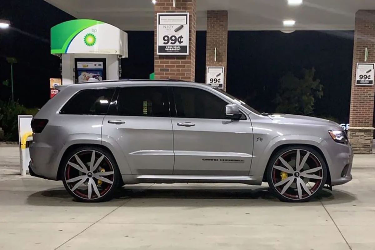 Jeep Cherokee on Forgiato Aguzzo-M wheels