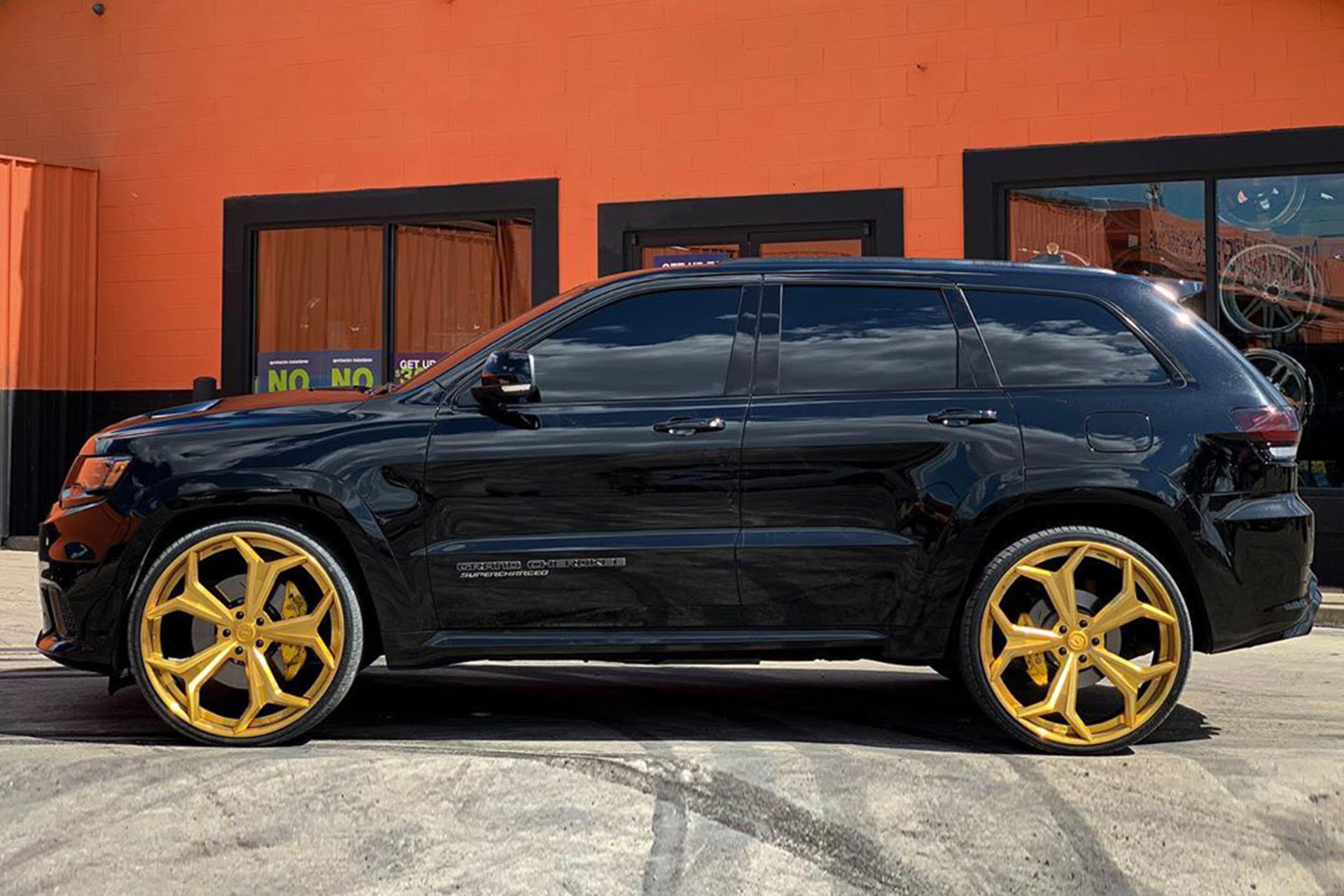 Jeep Cherokee on Forgiato F2.09 wheels