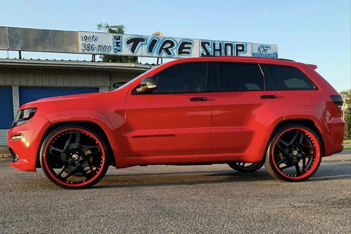 Jeep Cherokee on Forgiato F2.11-B wheels
