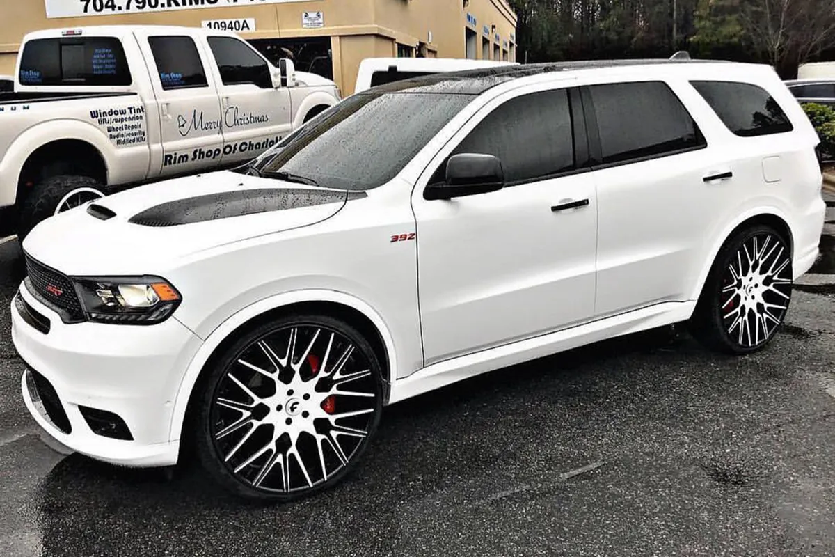Jeep Cherokee on Forgiato Fratello-ECL wheels