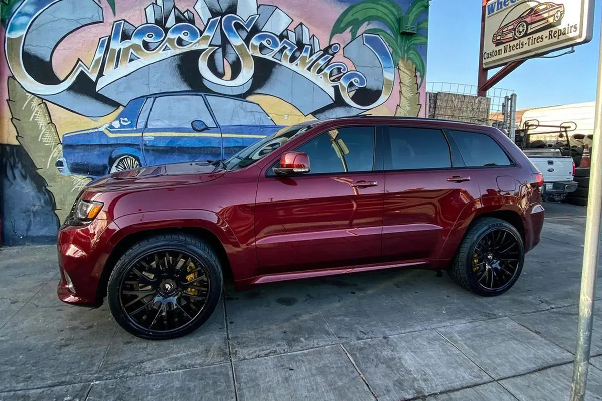 Jeep Cherokee on Forgiato Provette-ECL wheels