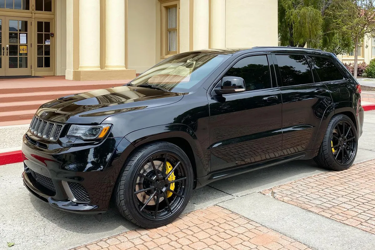 Jeep Cherokee on Forgiato Tec 2.4 wheels