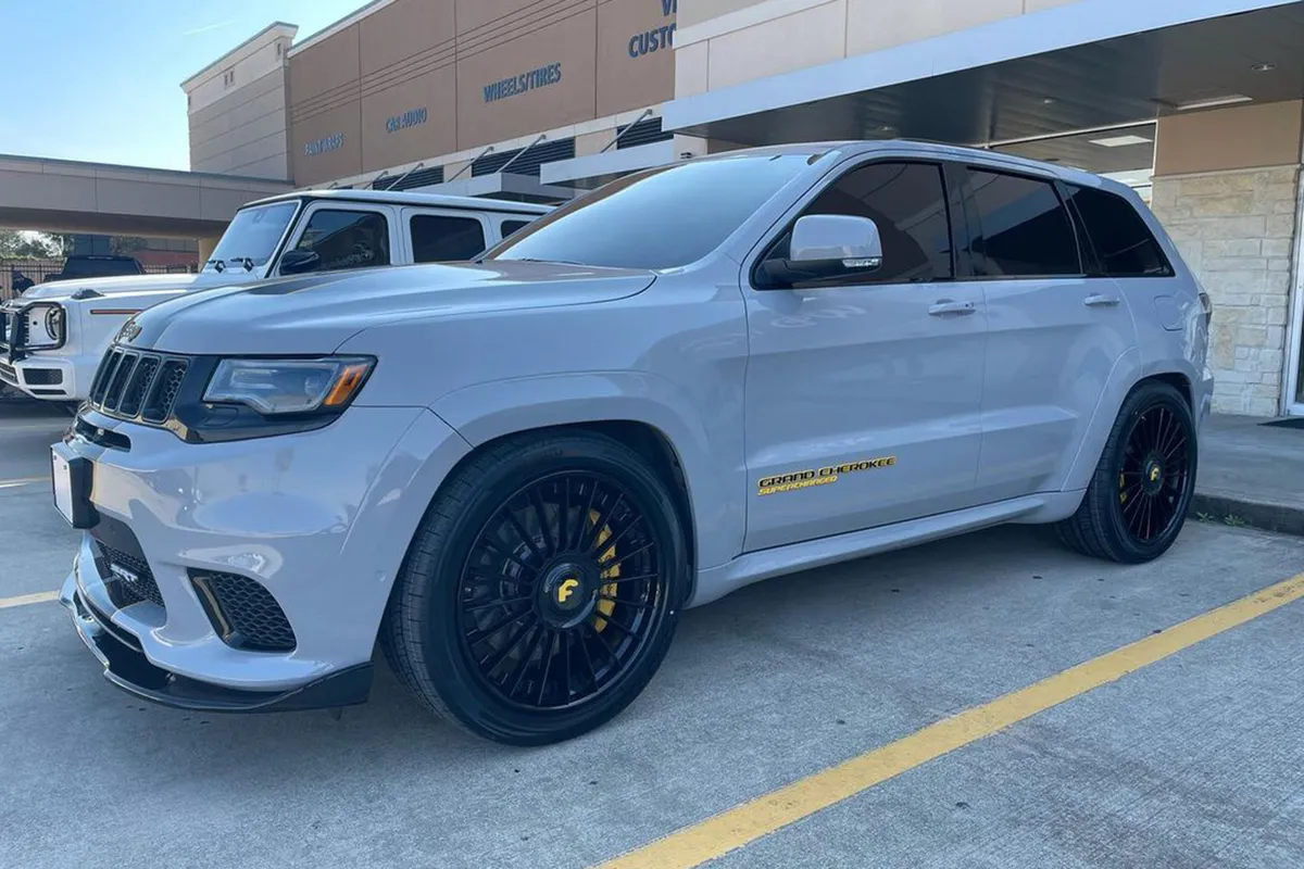 Jeep Cherokee on Forgiato Tec 3.1 wheels