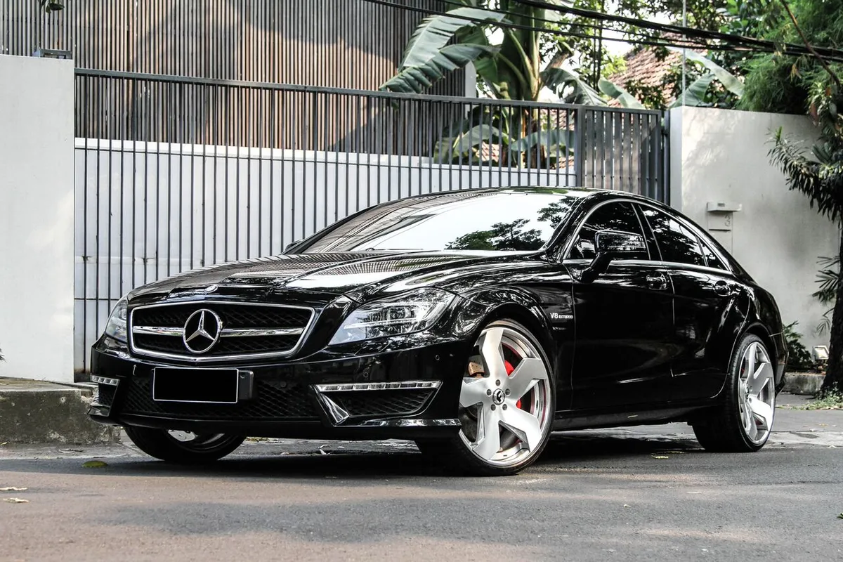 Mercedes-Benz CLS on Forgiato Certo-ECL wheels
