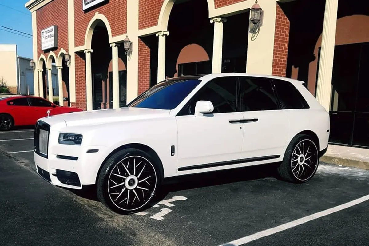Rolls-Royce Cullinan on Forgiato Blocco wheels