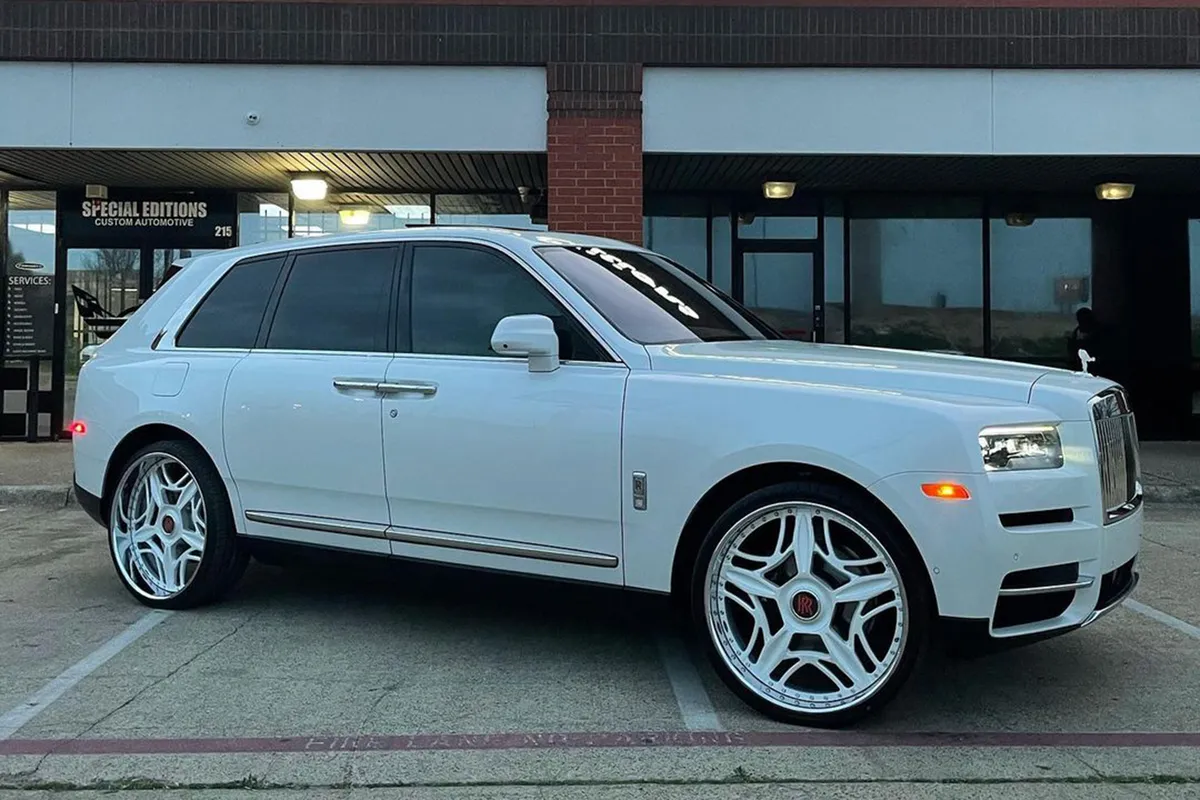 Rolls-Royce Cullinan on Forgiato Ribellati wheels