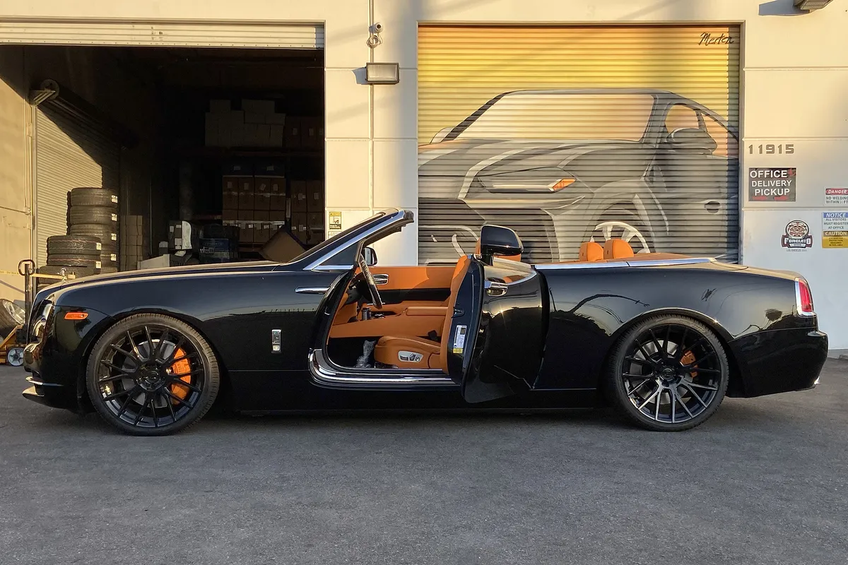 Rolls-Royce Dawn on Forgiato Flow 001 wheels