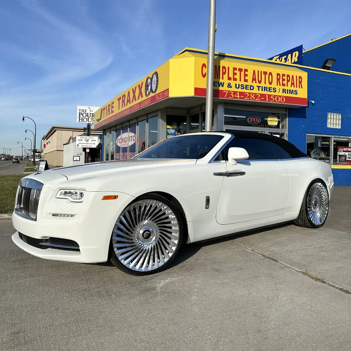 Rolls-Royce Dawn on Forgiato Twisted Trimestre-M wheels