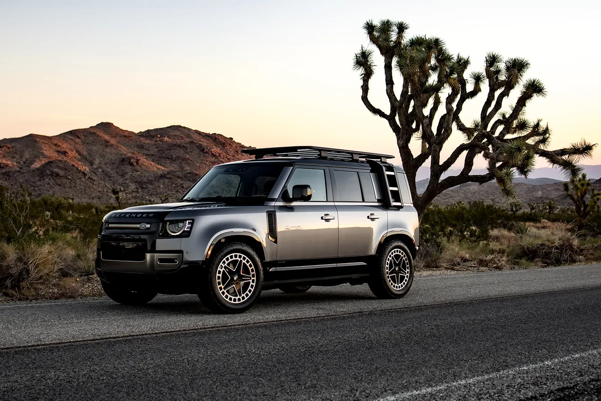 Land Rover Defender on Forgiato Difensore wheels