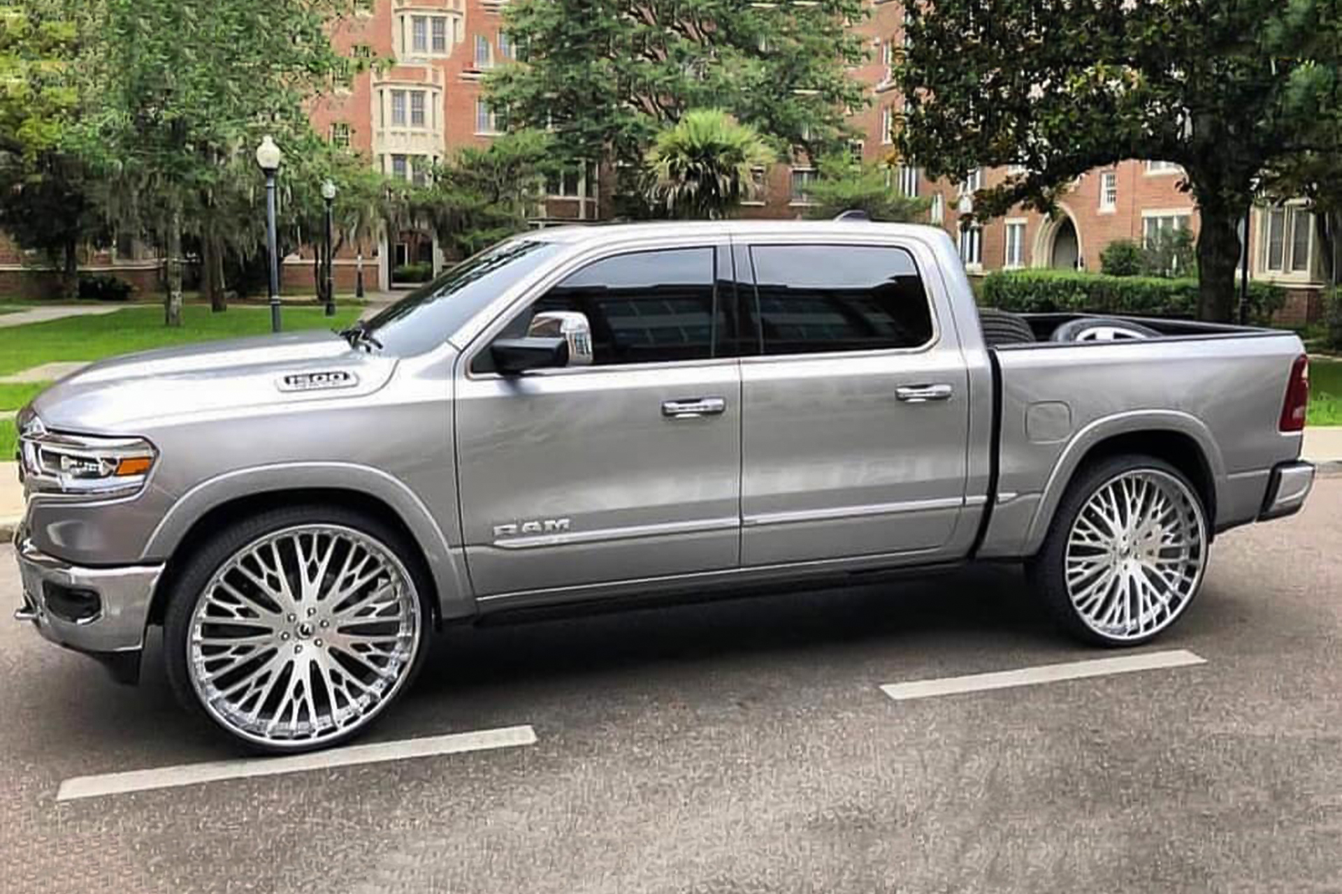 Dodge Truck on Cravatta