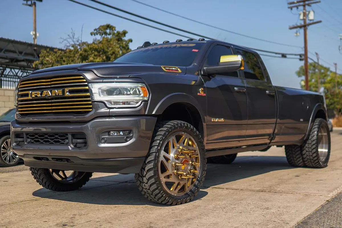 Dodge Dodge Truck on Forgiato Finestro-D wheels