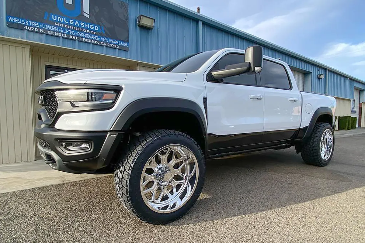 Dodge Dodge Truck on Forgiato Flusso-T wheels