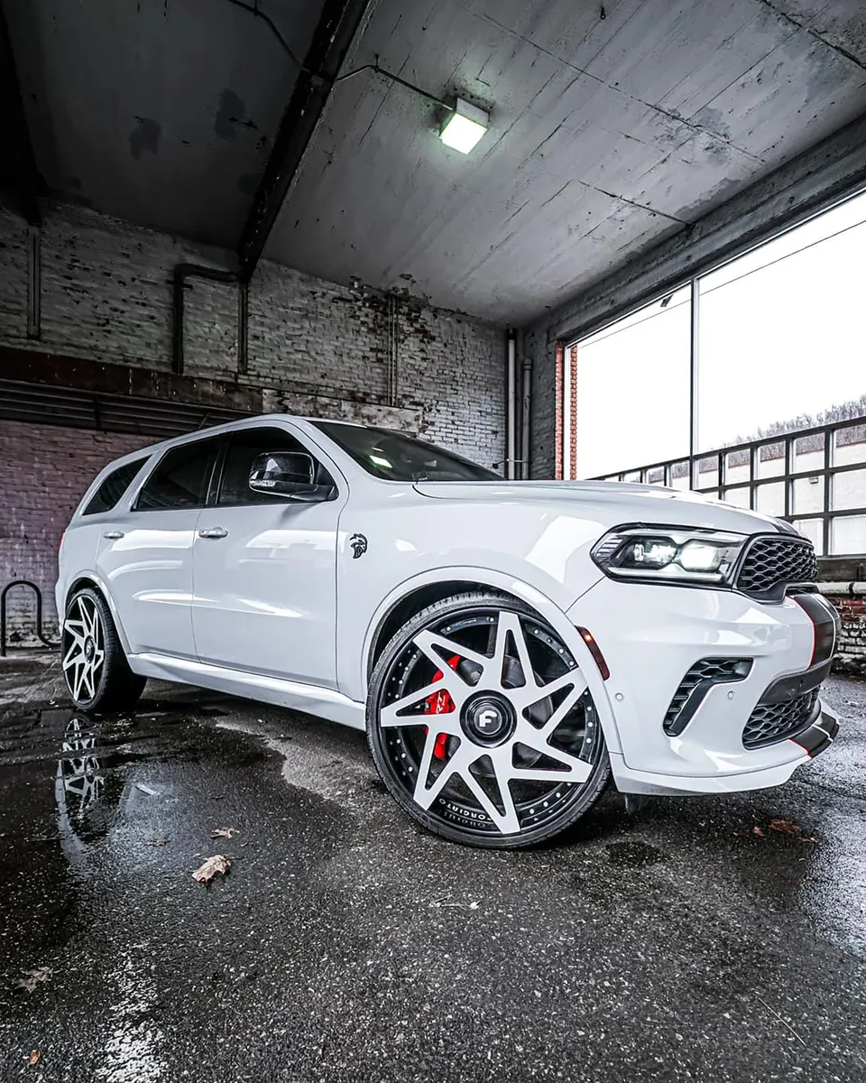 Dodge Durango on Forgiato Finestro-ECL wheels