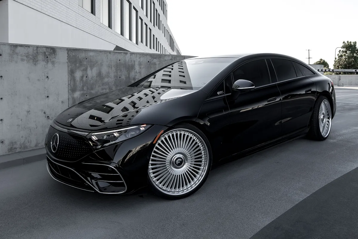 Mercedes-Benz EQS on Forgiato Trimestre wheels