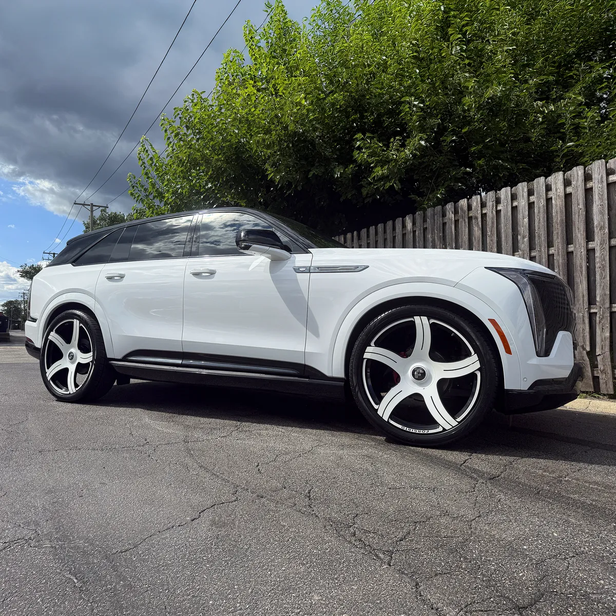 Escalade EQ on Forgiato Belice Xkw wheels