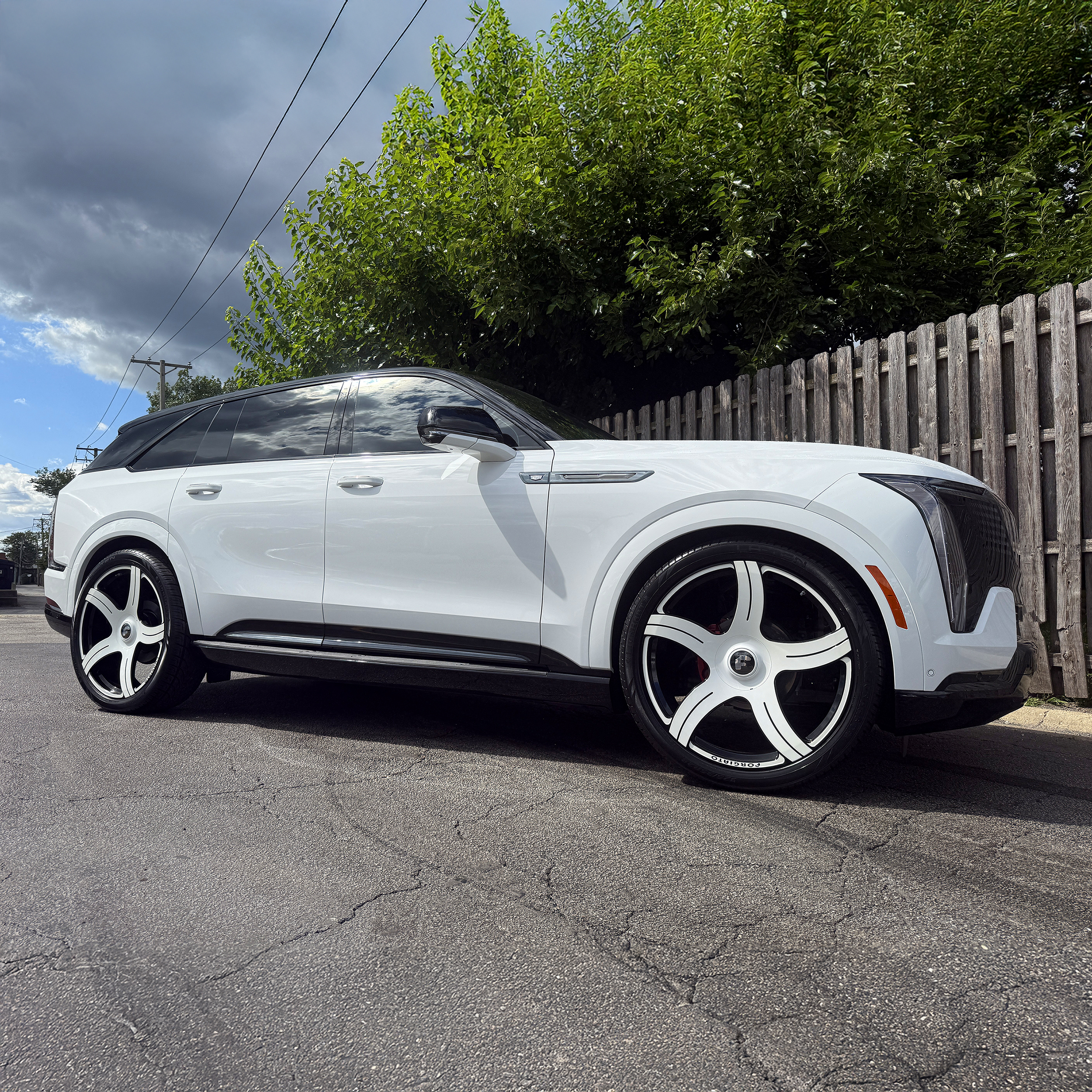 Escalade EQ on Forgiato Belice Xkw wheels