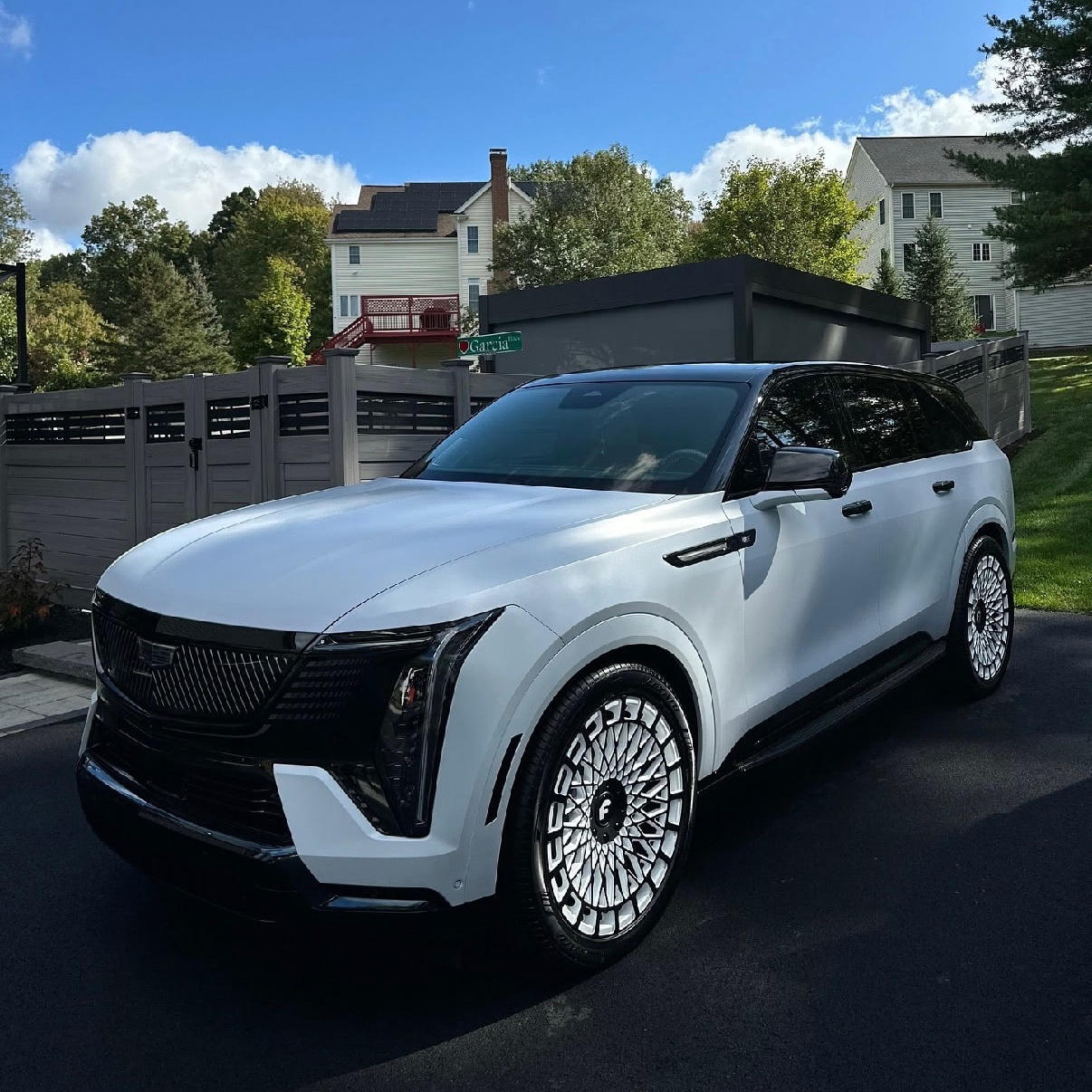 Escalade on Meshato M