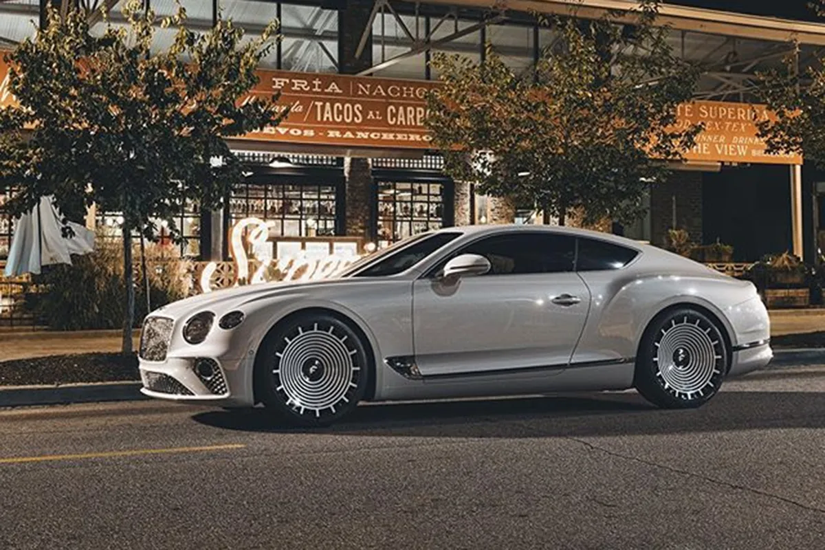 Bentley Flying Spur on Forgiato Parlante-ECL wheels