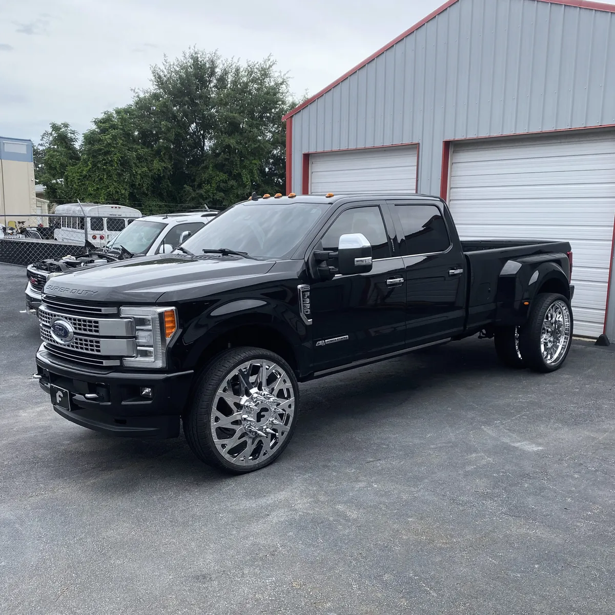 Ford Ford 350 on Forgiato Bolocco Duro wheels