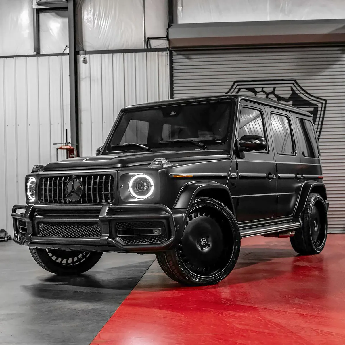 Mercedes-Benz G Wagon on Forgiato Niente wheels