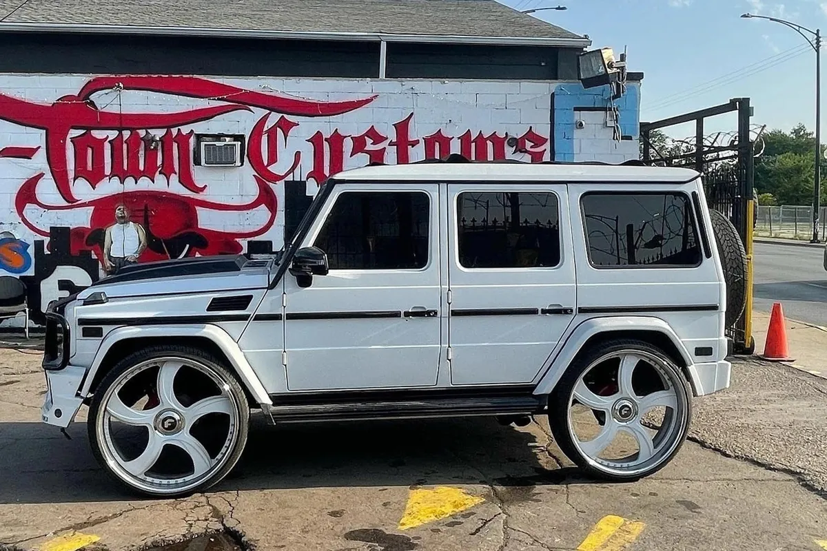 Mercedes-Benz G Wagon on Forgiato Tarrsi wheels