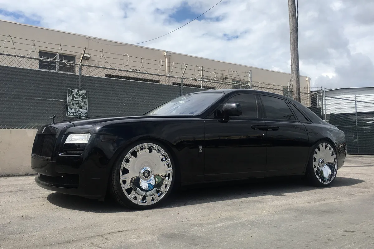 Rolls-Royce Ghost on Forgiato Enzo-M wheels