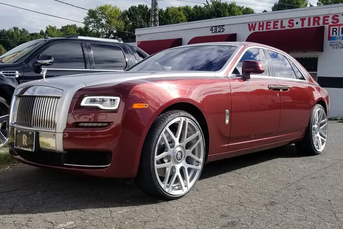 Rolls-Royce Ghost on Forgiato Pinzette-M wheels